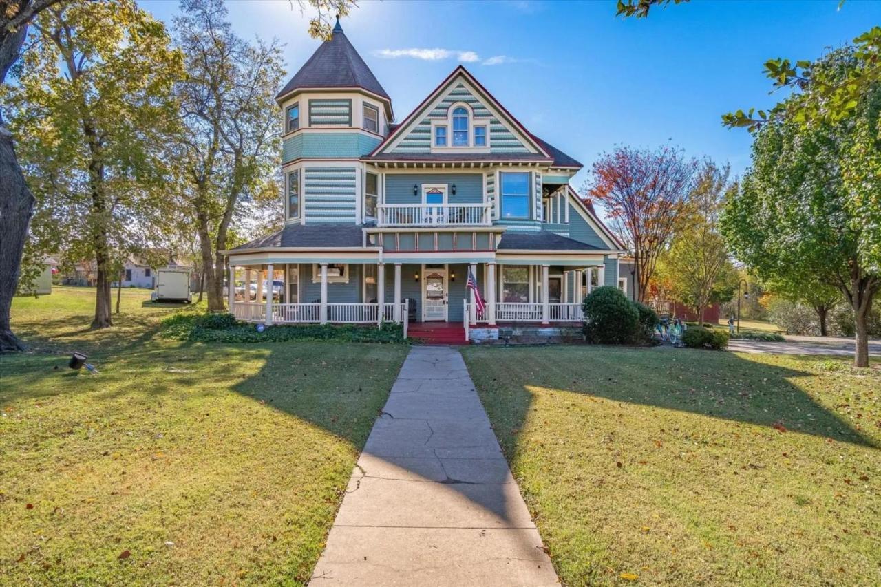 Four Winds Victorian Venue & Suites Bonham Exterior photo