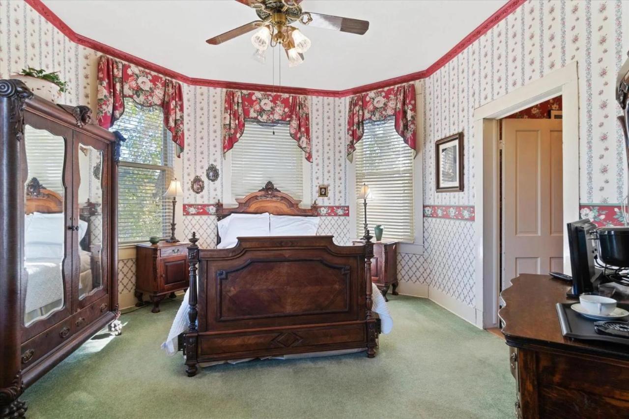 Four Winds Victorian Venue & Suites Bonham Room photo