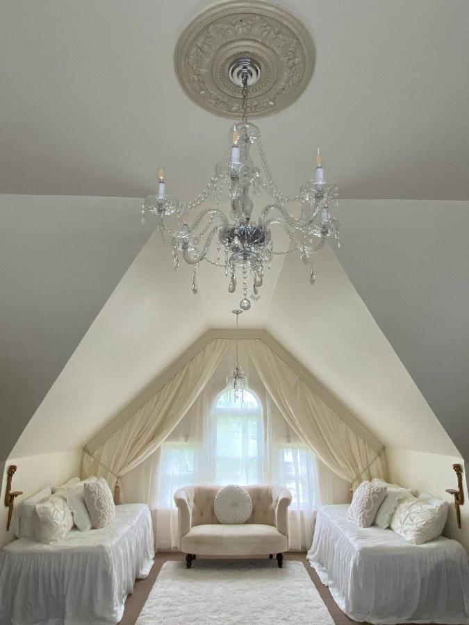 Four Winds Victorian Venue & Suites Bonham Room photo