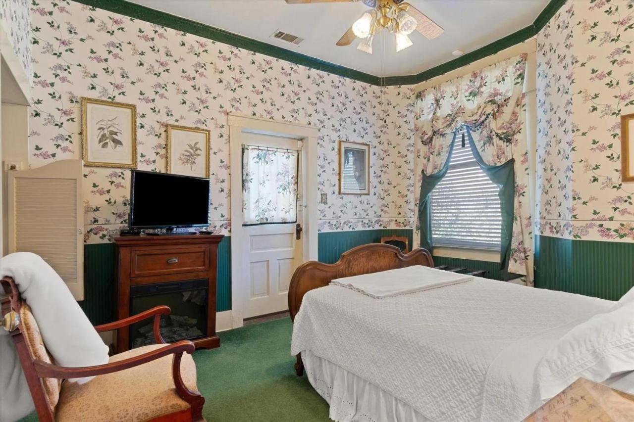 Four Winds Victorian Venue & Suites Bonham Room photo