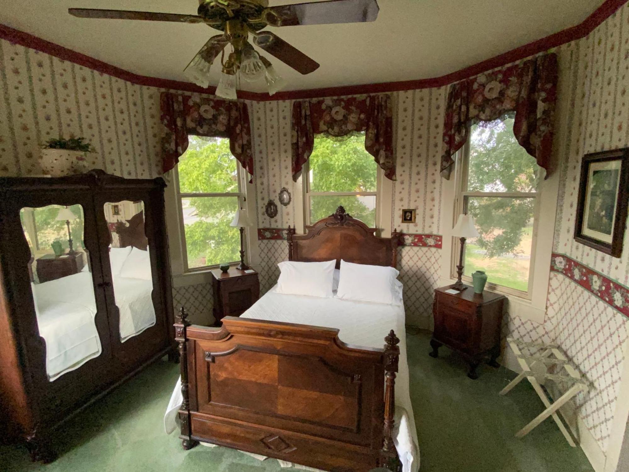Four Winds Victorian Venue & Suites Bonham Exterior photo